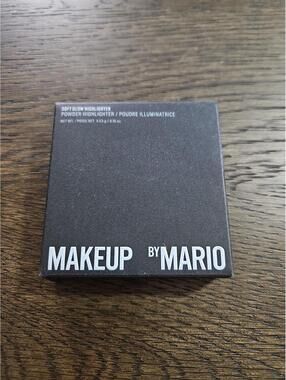 Makeup By Mario Soft Glow Highlighter Powder pearl